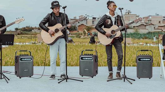 مكبر صوت كاريوكه عالي الطاقة مع قدرات متعددة الوظائف